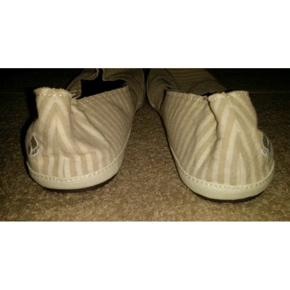 Womans 9.5 m‎ beige striped shoes sperry Slip On Canvas